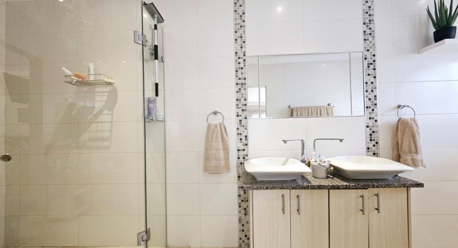 3 Bedroom Property for Sale in Monte Christo Western Cape